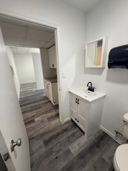 6970 Wallis Rd, West Palm Beach, FL à louer - Photo du bâtiment - Image 3 de 16