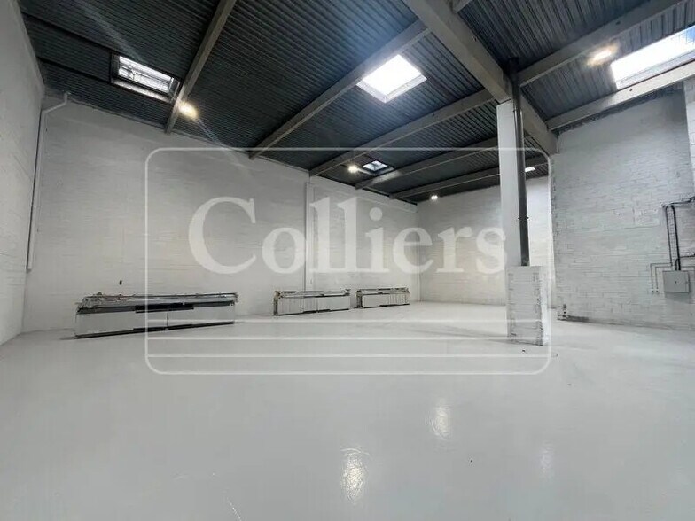 Flex in Vitrolles for lease - Interior Photo - Image 3 of 7