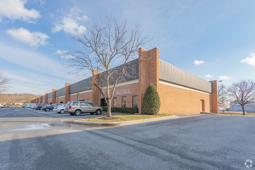150 Blades Ln, Glen Burnie, MD à louer - Photo du bâtiment - Image 3 de 7