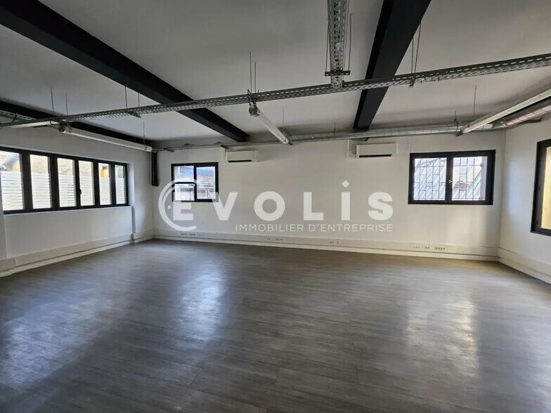 Office in Montrouge for lease - Interior Photo - Image 2 of 15