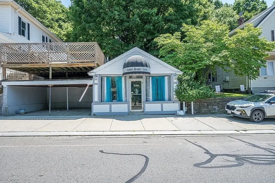 590 Franklin St, Worcester, MA for lease - Building Photo - Image 1 of 4