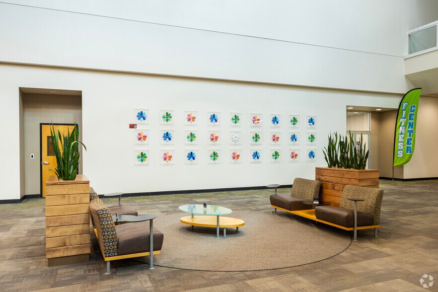 5701 E Hillsborough Ave, Tampa, FL à louer - Photo intérieure - Image 3 de 23