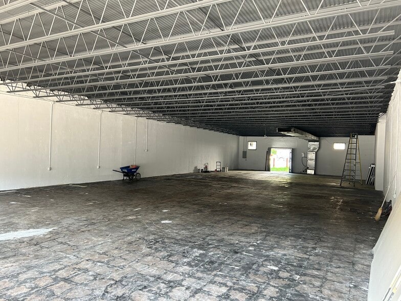 202-204 N Arendell Ave, Zebulon, NC for lease - Interior Photo - Image 2 of 7