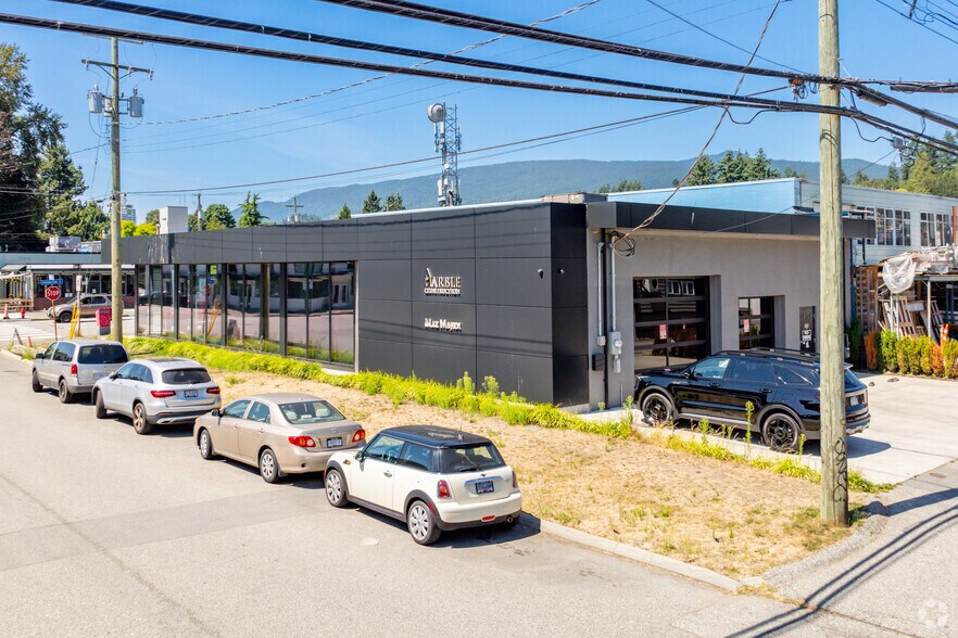 1406 Pemberton Ave, North Vancouver, BC à vendre - Photo du bâtiment - Image 2 de 3