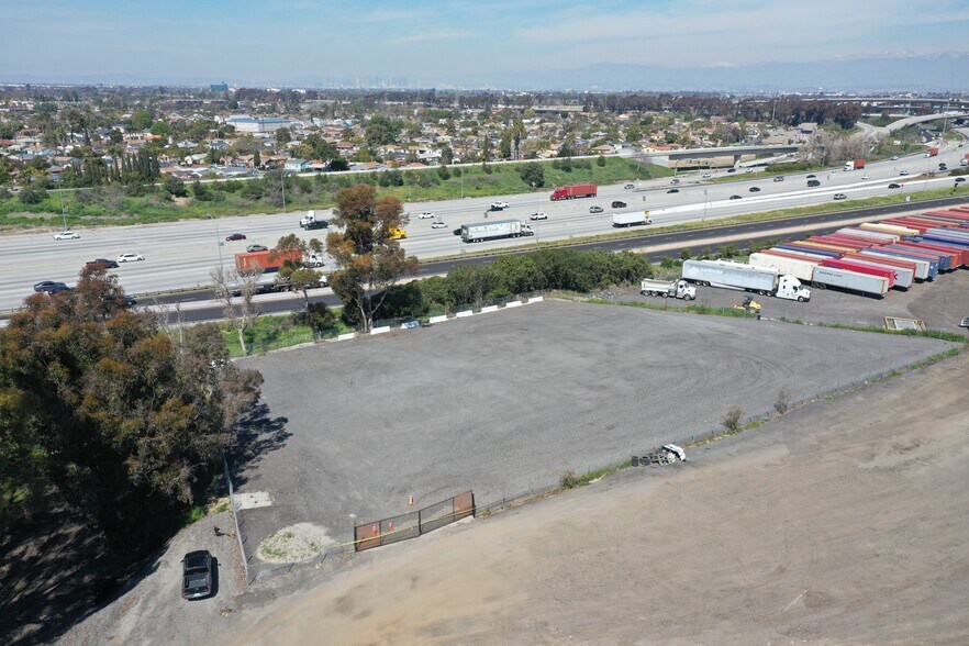 Rosecrans Ave, Paramount, CA à vendre - Photo du bâtiment - Image 2 de 4