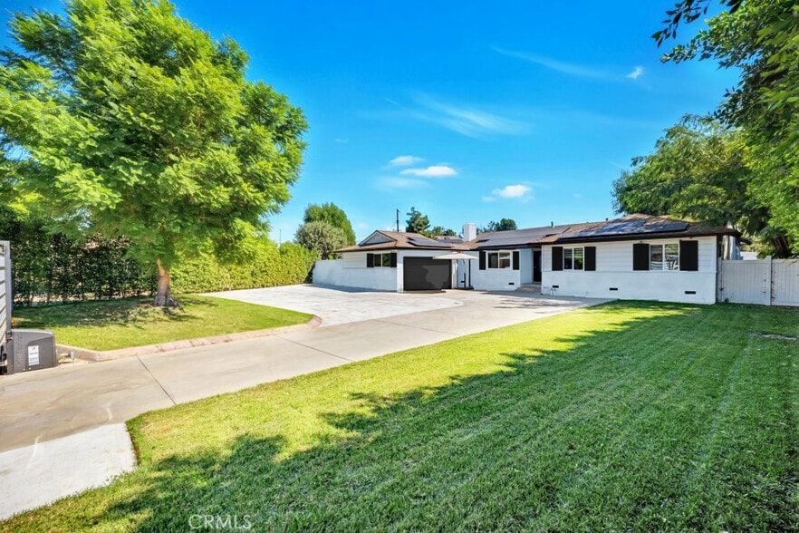 8738 Paso Robles Ave, Sherwood Forest, CA à louer - Photo du bâtiment - Image 3 de 11