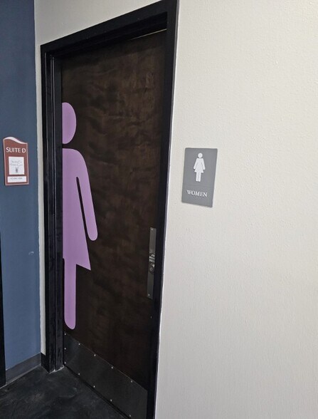 611 Newman St, El Paso, TX for lease - Building Photo - Image 2 of 15