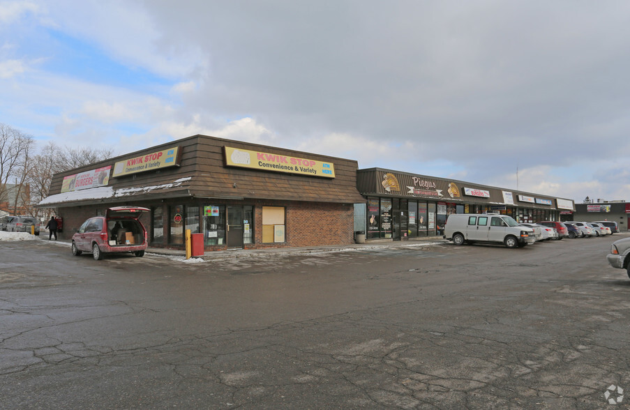 433 Simcoe St S, Oshawa, ON for lease - Primary Photo - Image 1 of 6