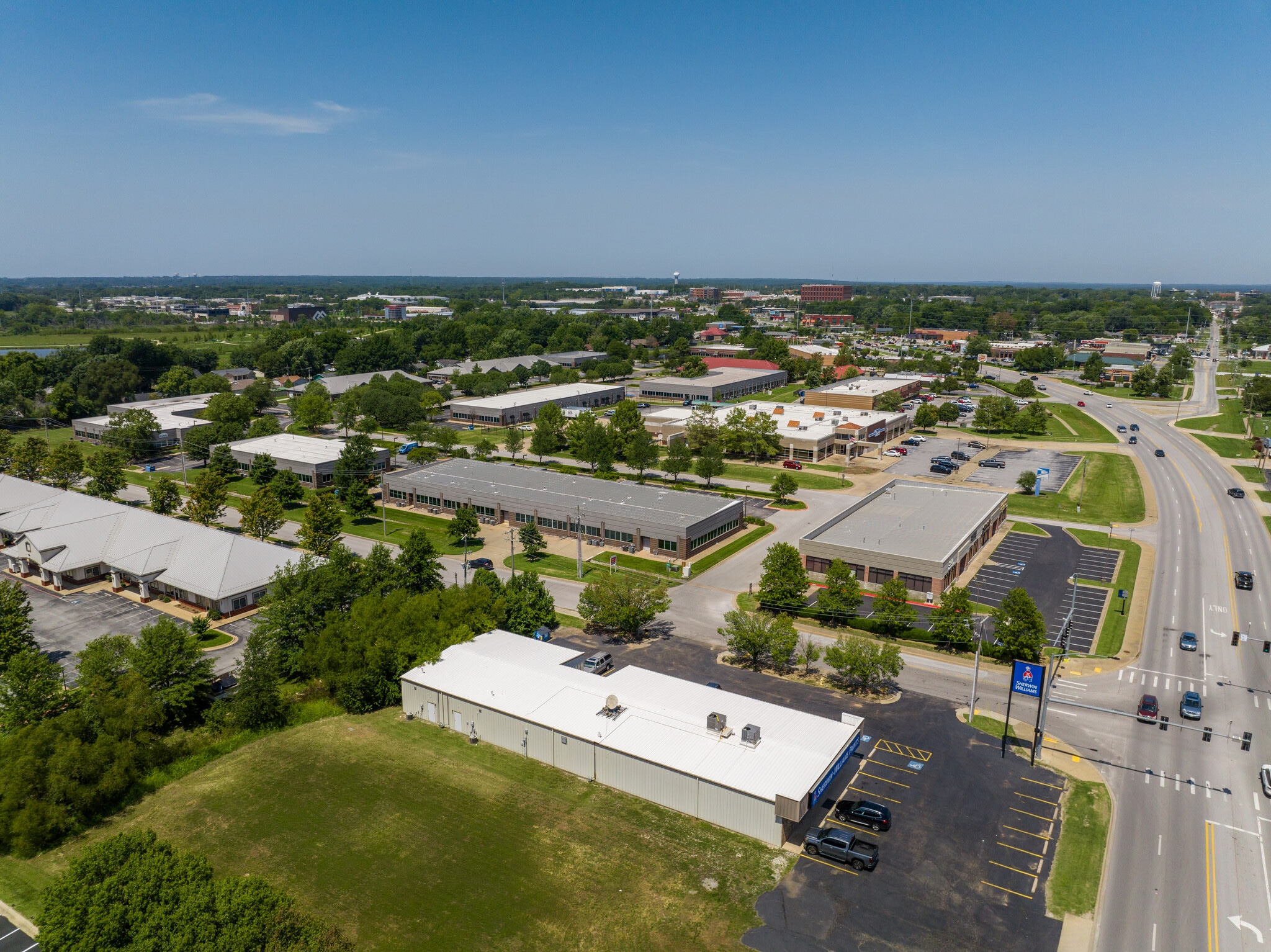 1700 SW Commerce Dr, Bentonville, AR for lease Primary Photo- Image 1 of 5