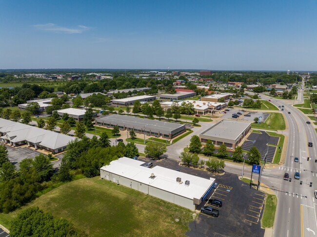 More details for 1700 SW Commerce Dr, Bentonville, AR - Office for Lease