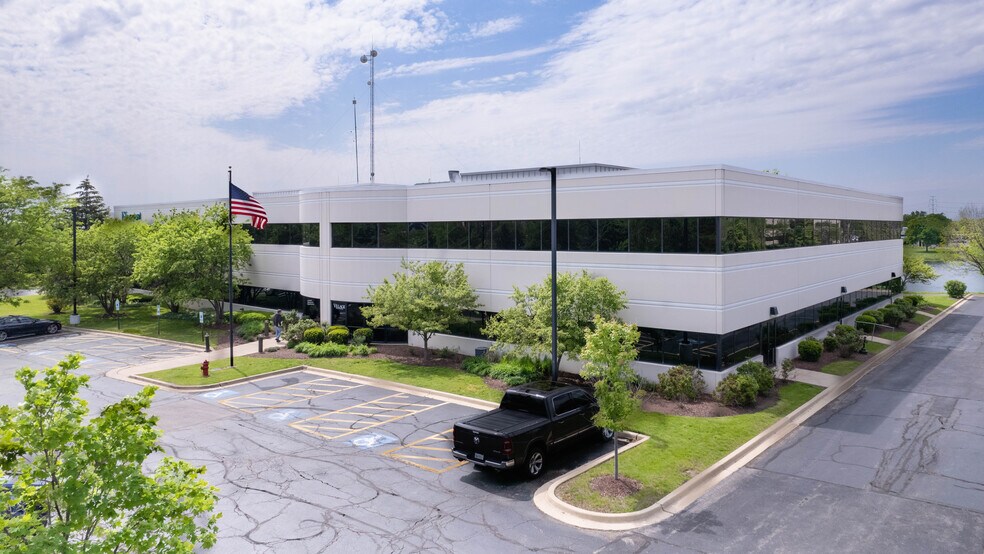 4580 Weaver Pky, Warrenville, IL à louer - Photo du bâtiment - Image 2 de 5