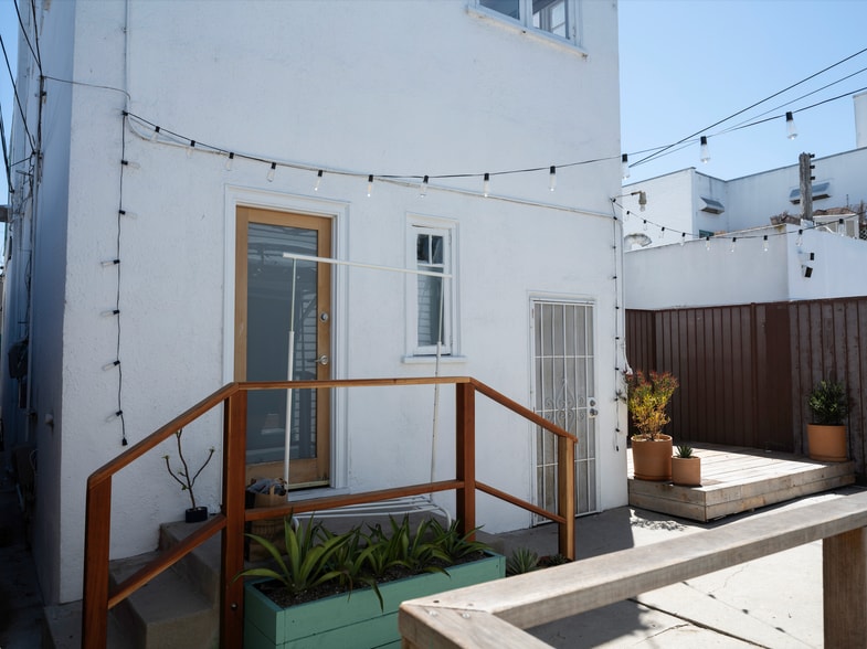 1413 Abbot Kinney Blvd, Venice, CA for lease - Building Photo - Image 2 of 3