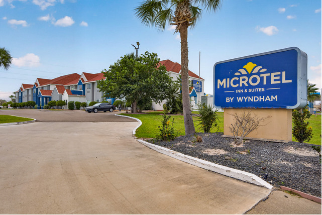 355 E Goodnight Ave, Aransas Pass, TX for sale Primary Photo- Image 1 of 25