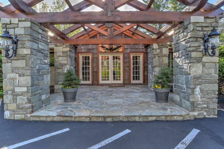 7876 Valley Blvd, Blowing Rock, NC à vendre - Photo principale - Image 1 de 11