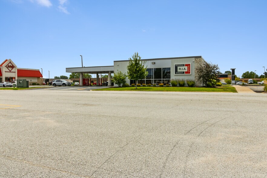 4460 16th St, Moline, IL à vendre - Photo du bâtiment - Image 2 de 5