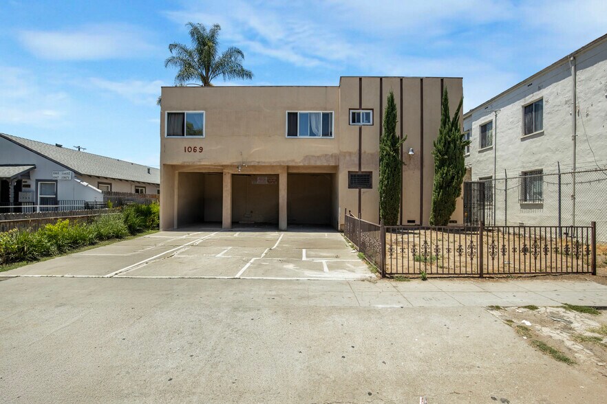 1069 N Oxford Ave, Los Angeles, CA à vendre - Photo du bâtiment - Image 3 de 22