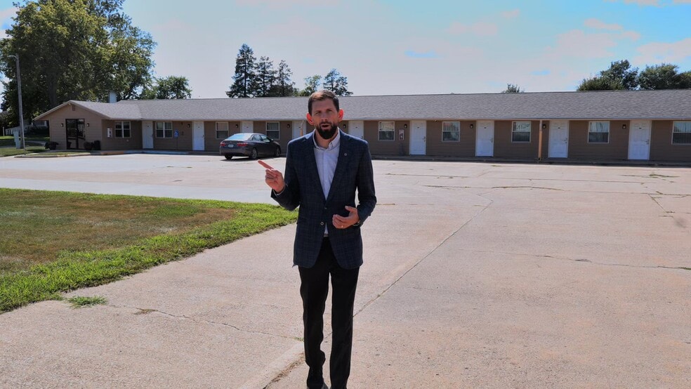 203 SW 7th St, Stuart, IA à vendre - Vidéo sur l’inscription commerciale - Image 2 de 39