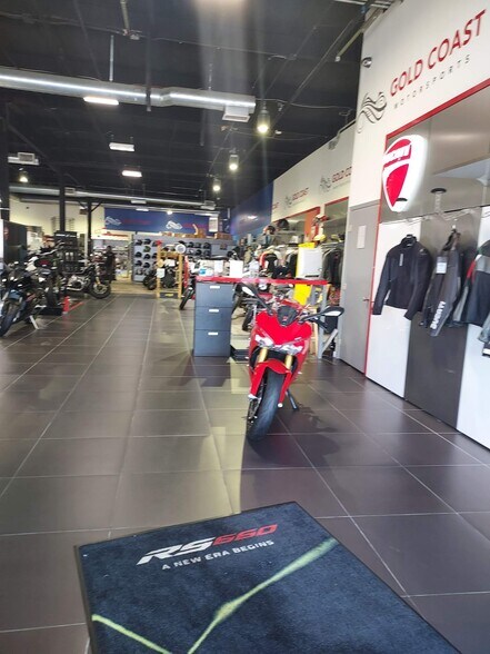 2070 Jericho Tpke, New Hyde Park, NY à vendre - Photo intérieure - Image 2 de 21