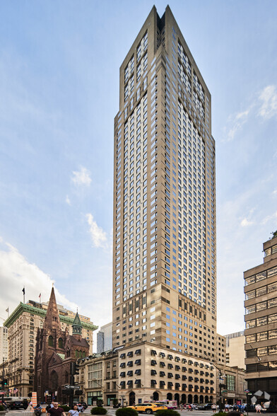 712 Fifth Ave, New York, NY for lease - Building Photo - Image 1 of 9