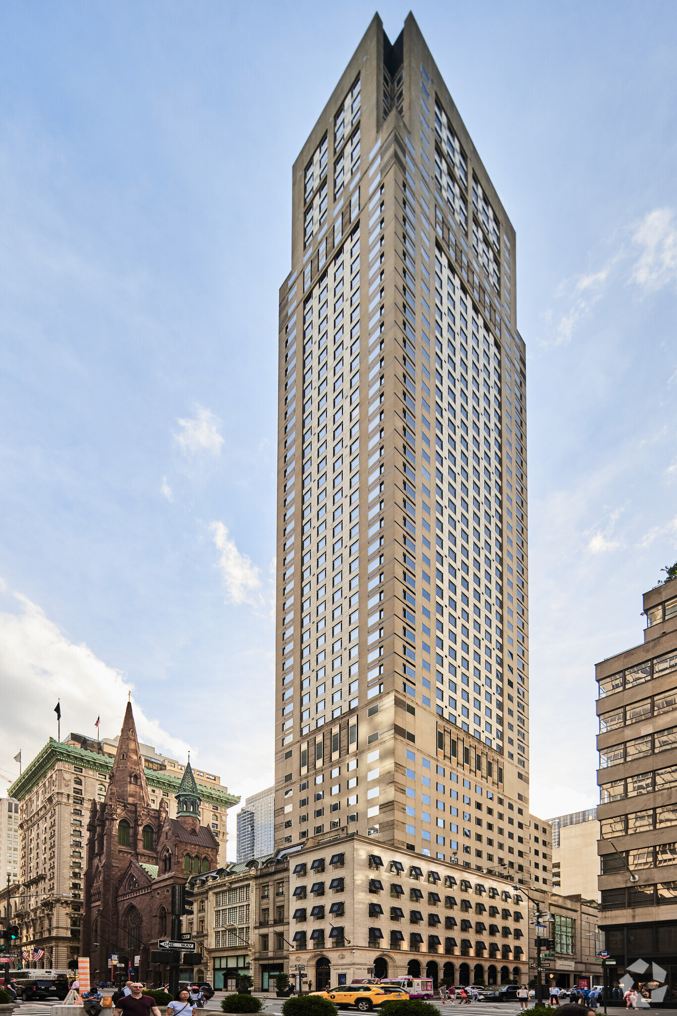 712 Fifth Ave, New York, NY for lease Building Photo- Image 1 of 10