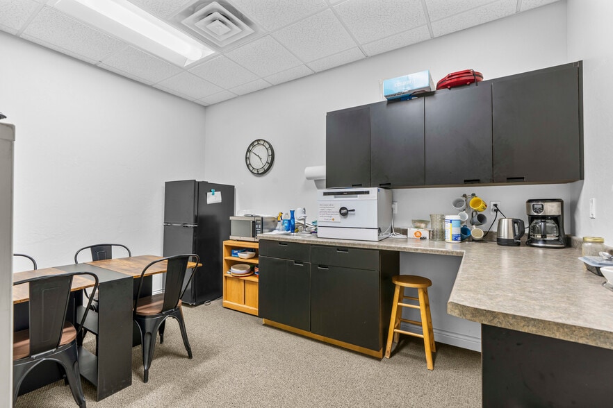 416 George St, De Pere, WI for sale - Building Photo - Image 3 of 33