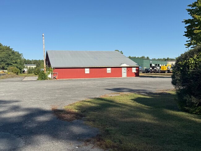Plus de détails pour 369 Big Bay Rd, Queensbury, NY - Local d'activités à louer