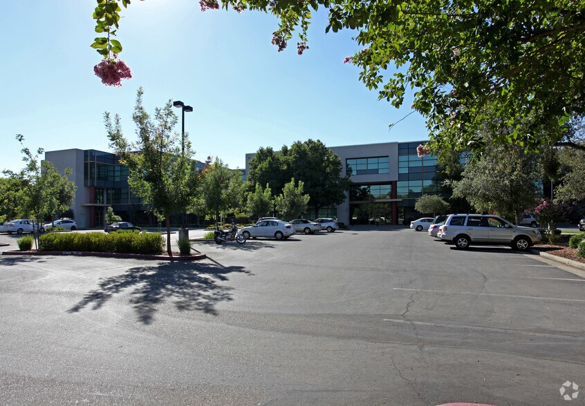 150 Parkshore Dr, Folsom, CA à louer - Photo du bâtiment - Image 2 de 8