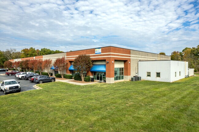 Plus de détails pour 9333 Forsyth Park Dr, Charlotte, NC - Industriel à vendre