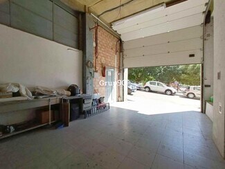 Plus de détails pour Multi-résidentiel à vendre