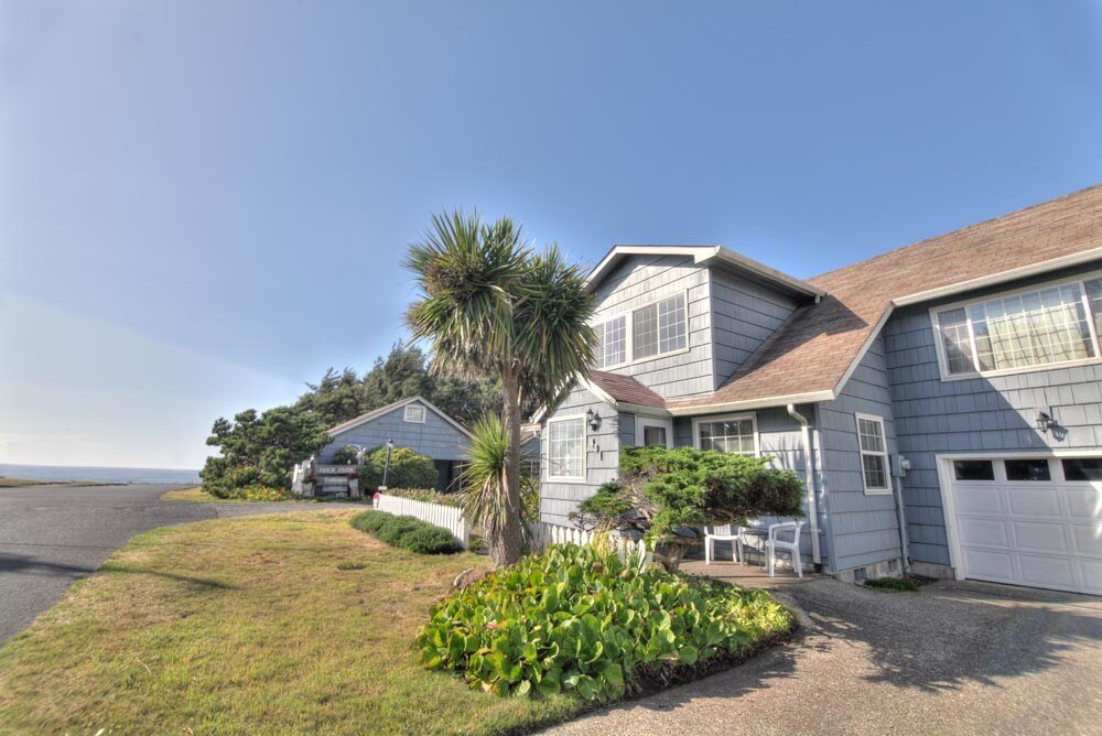 420 W 3rd St, Yachats, OR for sale Primary Photo- Image 1 of 1