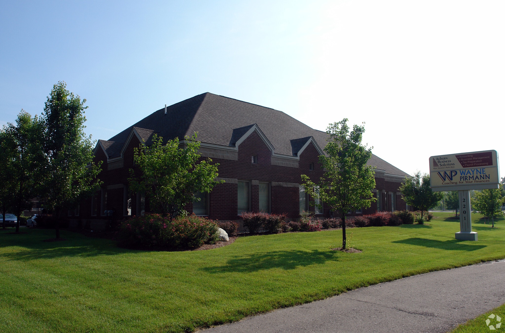 2201 Auburn Rd, Auburn Hills, MI for lease Primary Photo- Image 1 of 5