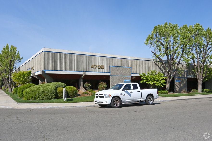 4175 W Sierra Madre Ave, Fresno, CA à louer - Photo du bâtiment - Image 2 de 4