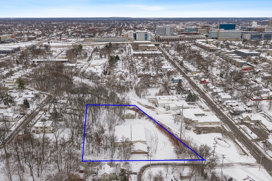 316 Bradford St NE, Grand Rapids, MI for sale - Building Photo - Image 2 of 9