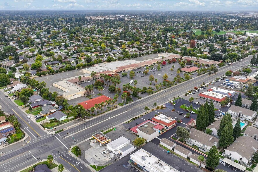 9113-9199 Kiefer Blvd, Sacramento, CA à louer - Photo principale - Image 1 de 10