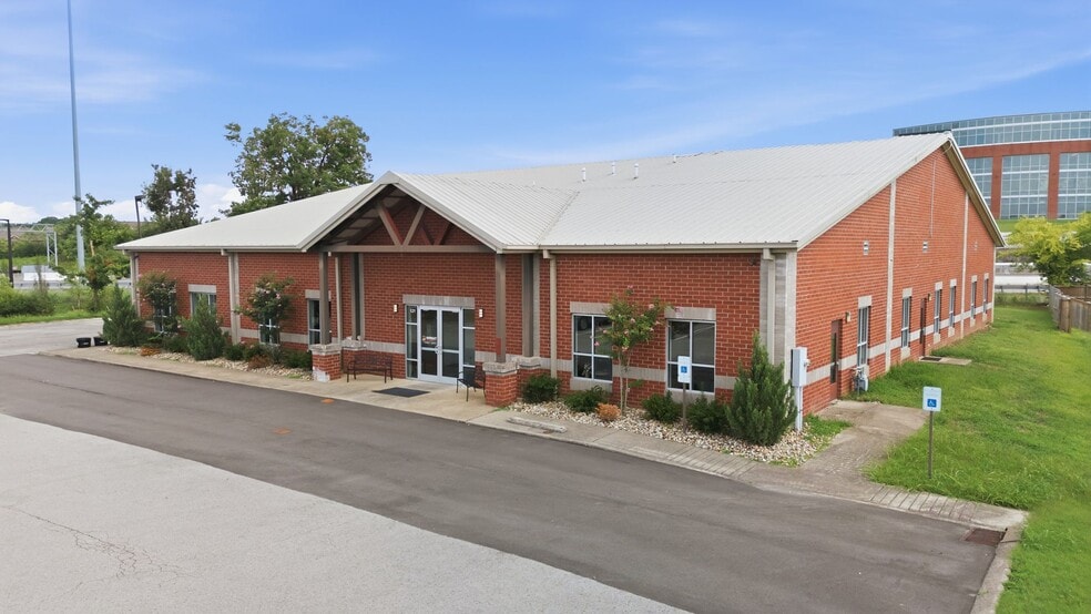 121 Adams Ln, Mount Juliet, TN for sale - Building Photo - Image 2 of 6