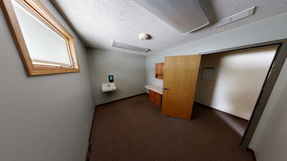 824 N Huntington Ave, Warren, IN for lease - Building Photo - Image 3 of 7