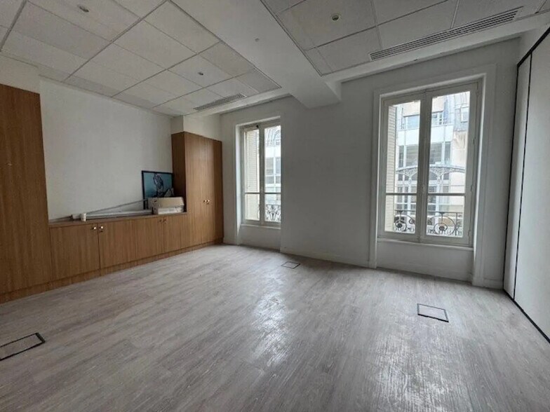 7 Rue Drouot, Paris for lease - Interior Photo - Image 2 of 6