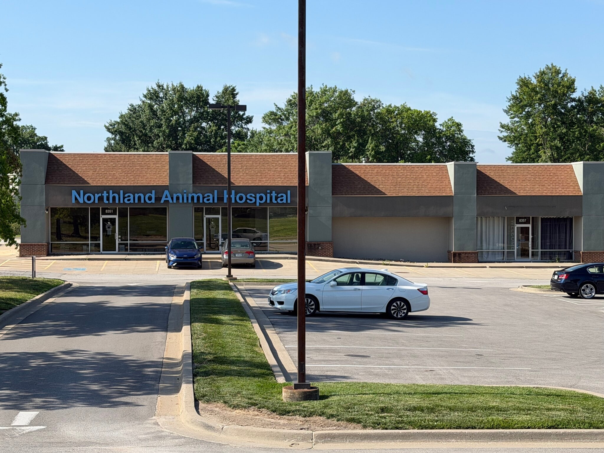 8351-8357 NW Barrybrooke Dr, Kansas City, MO for sale Building Photo- Image 1 of 5