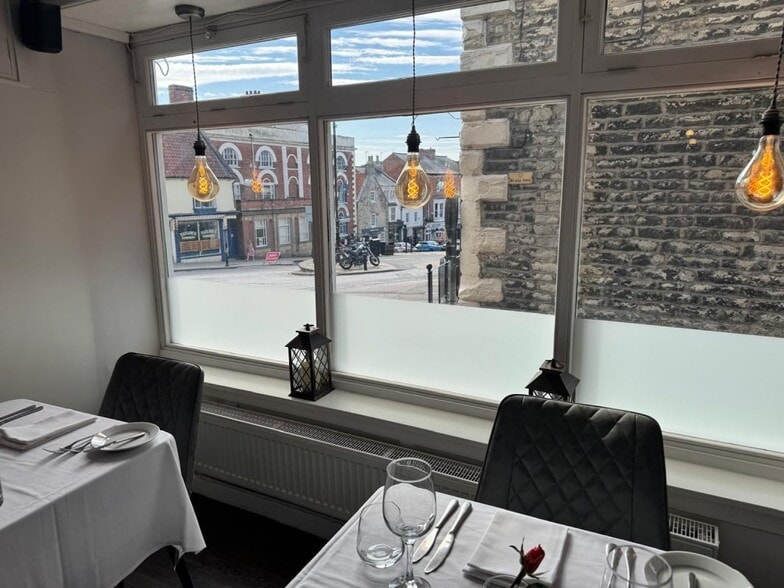 Willowgate, Pickering for sale - Interior Photo - Image 3 of 24