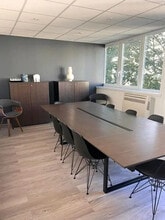 Office in Lyon for sale Interior Photo- Image 1 of 9