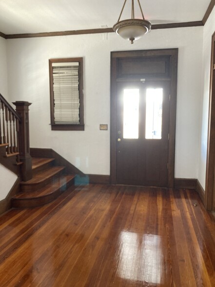 438 E Monroe St, Jacksonville, FL for lease - Interior Photo - Image 3 of 9