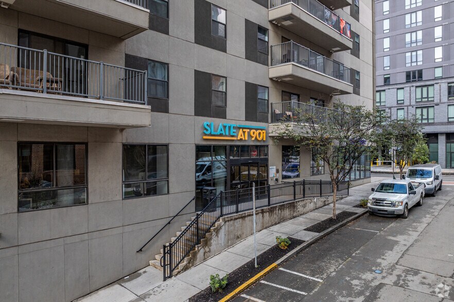 2010 Cumberland Ave, Knoxville, TN à louer - Photo du bâtiment - Image 2 de 62