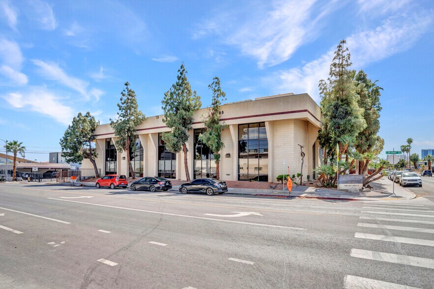 1100 E Bridger Ave, Las Vegas, NV à vendre - Photo du bâtiment - Image 3 de 10