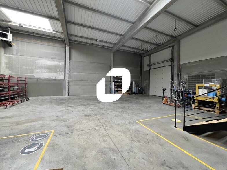 Flex in Hallennes-lez-Haubourdin for lease - Interior Photo - Image 1 of 9