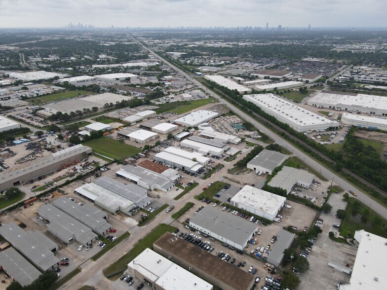 5091 Steadmont Dr, Houston, TX à louer - Photo du bâtiment - Image 3 de 6