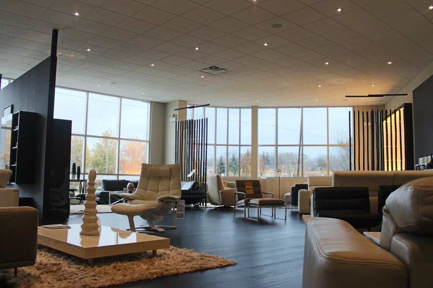 4553 King St E, Kitchener, ON à louer - Photo du bâtiment - Image 3 de 11