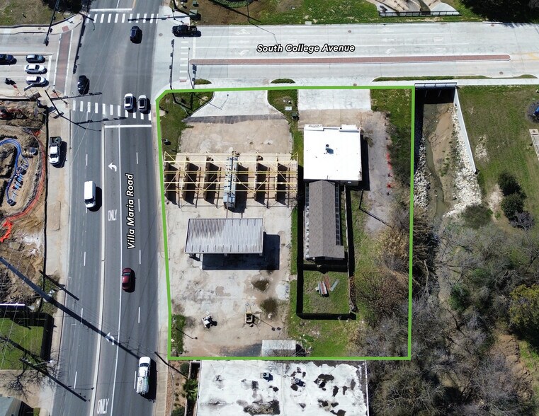 3009-3013 South College Avenue ave, Bryan, TX à louer - Photo du bâtiment - Image 3 de 5
