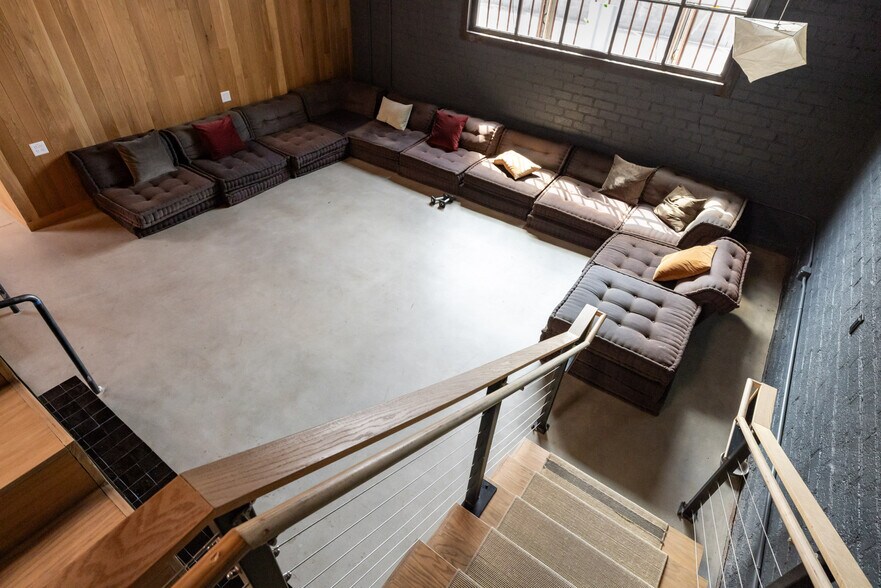 4216 W Jefferson Blvd, Los Angeles, CA à louer - Photo du bâtiment - Image 3 de 42