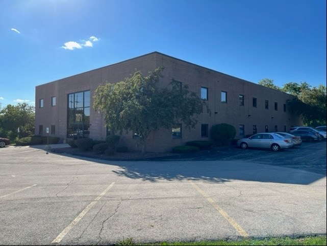 7071 S 13th St, Oak Creek, WI for lease Primary Photo- Image 1 of 8