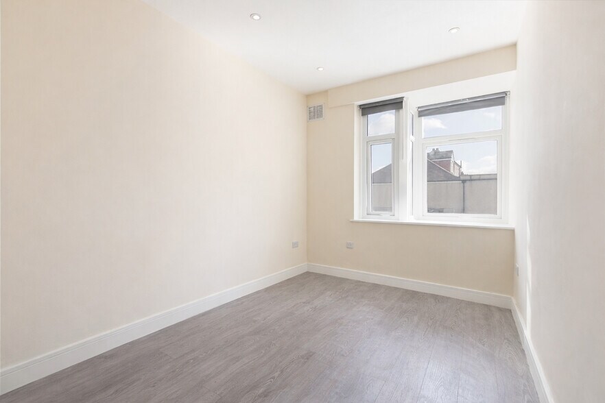 19A Rowan Rd, Londres à vendre - Photo du bâtiment - Image 3 de 7